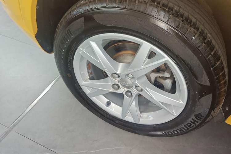 Used Audi Q3 2017 35 TFSI Fashion Model Right Rear Wheel Hub