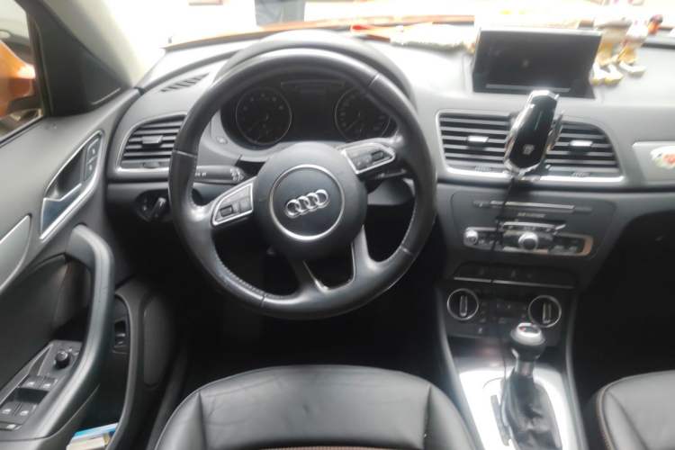 Used Audi Q3 2017 30 TFSI Fashion Model Steering Wheel