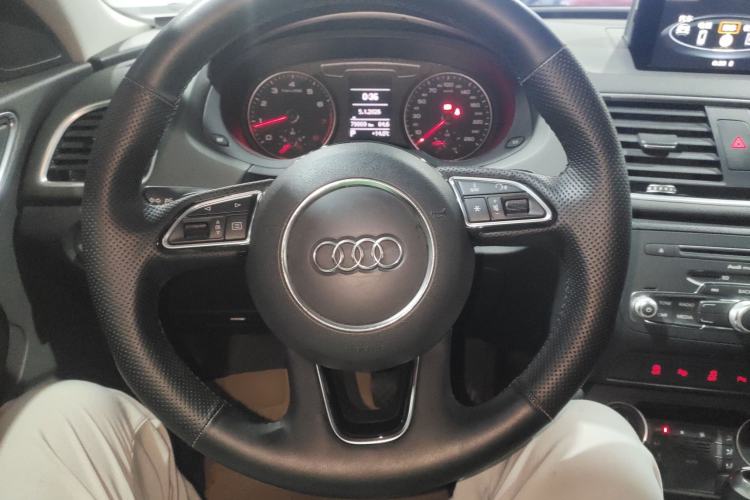 Used Audi Q3 2017 30 TFSI Fashion Model Steering Wheel