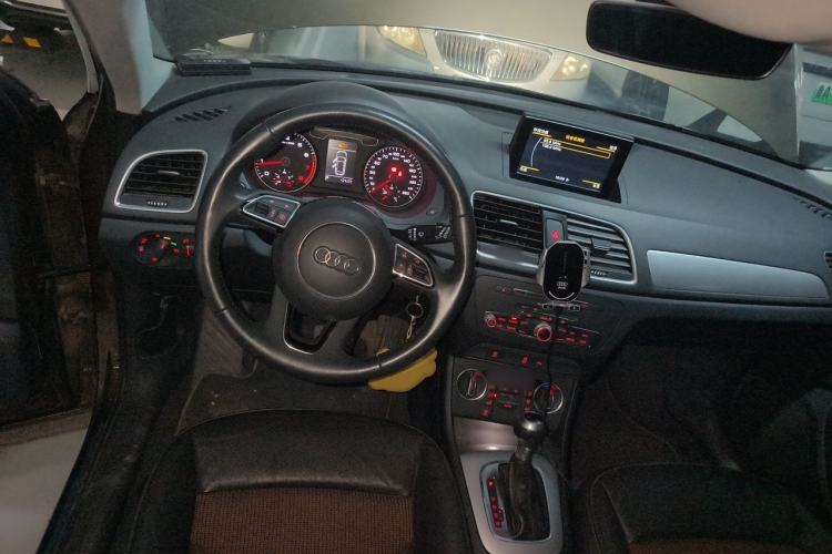 Used Audi Q3 2017 30 TFSI Fashion Model Steering Wheel