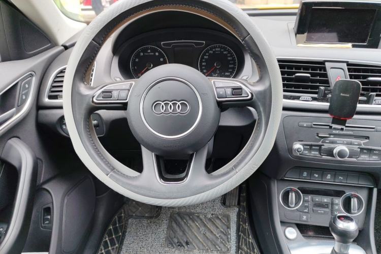 Used Audi Q3 2017 30 TFSI Fashion Model Steering Wheel