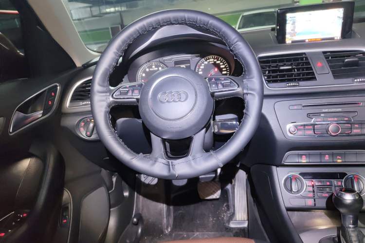 Used Audi Q3 2017 35 TFSI Fashion Model Steering Wheel