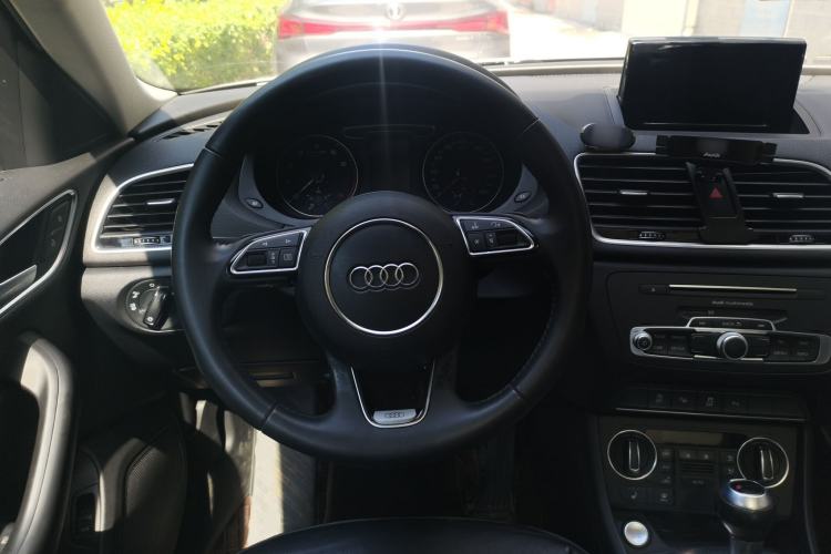 Used Audi Q3 2017 30 TFSI Fashion Model Steering Wheel