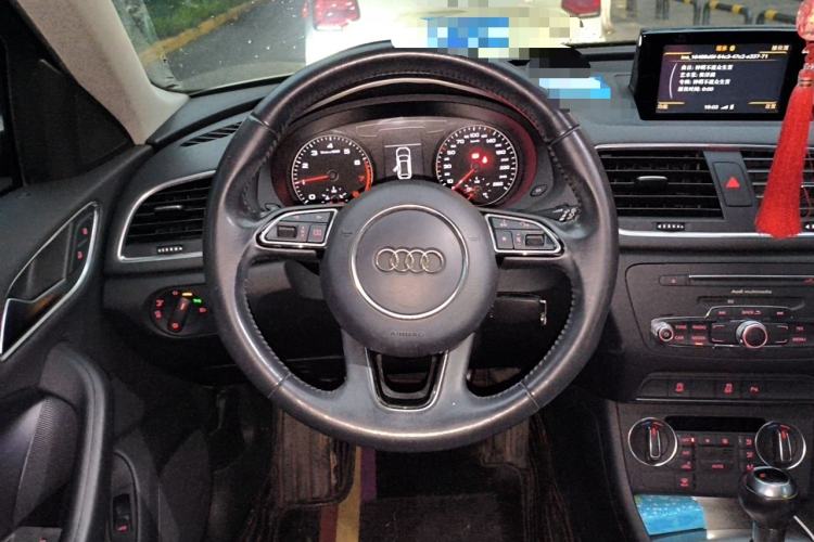 Used Audi Q3 2017 35 TFSI Fashion Model Steering Wheel