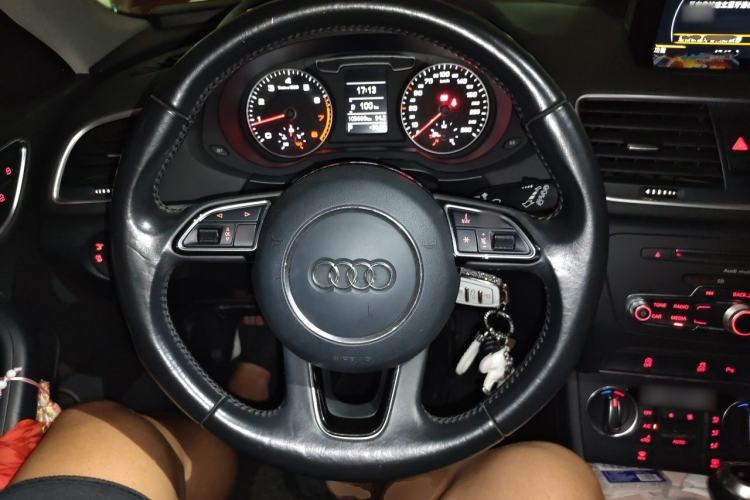 Used Audi Q3 2017 30 TFSI Fashion Model Steering Wheel