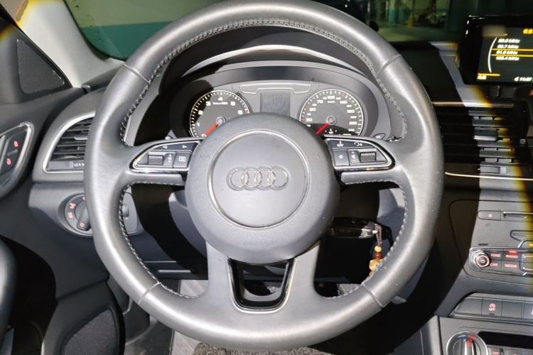 Used Audi Q3 2017 35 TFSI Fashion Model Steering Wheel