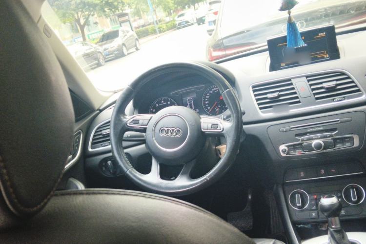 Used Audi Q3 2017 30 TFSI Fashion Model Steering Wheel