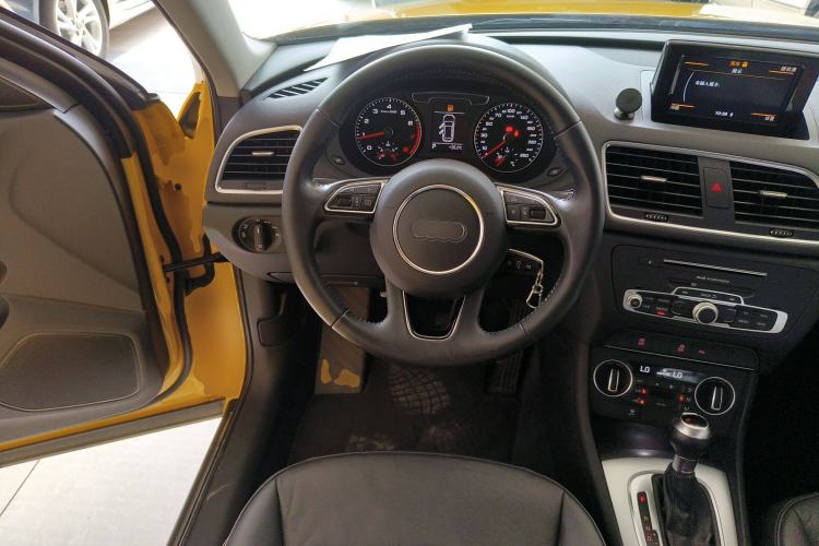 Used Audi Q3 2017 30 TFSI Fashion Model Steering Wheel