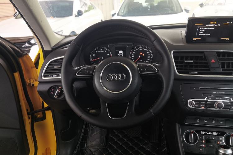Used Audi Q3 2017 30 TFSI Fashion Model Steering Wheel