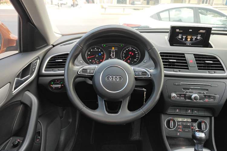 Used Audi Q3 2017 35 TFSI Fashion Model Steering Wheel