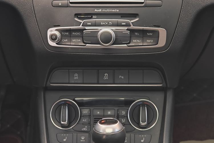 Used Audi Q3 2018 30th Anniversary Edition 30 TFSI Style Model Audio And AC Panel