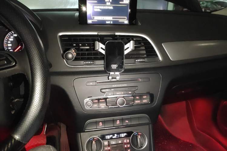 Used Audi Q3 2018 30th Anniversary Edition 30 TFSI Fashion Model Audio And AC Panel