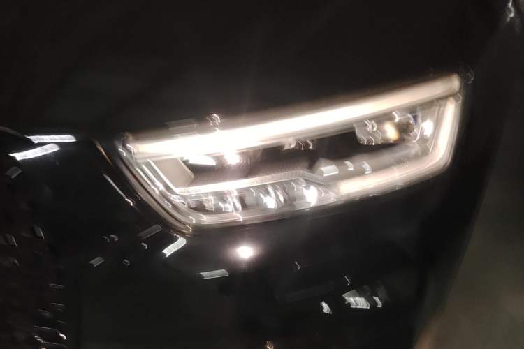 Used Audi Q3 2018 30th Anniversary Edition 30 TFSI Fashion Model Left Front Headlight
