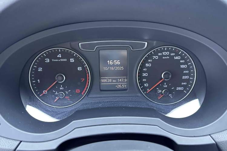 Used Audi Q3 2018 30th Anniversary Edition 30 TFSI Fashion Model Odometer Close Up