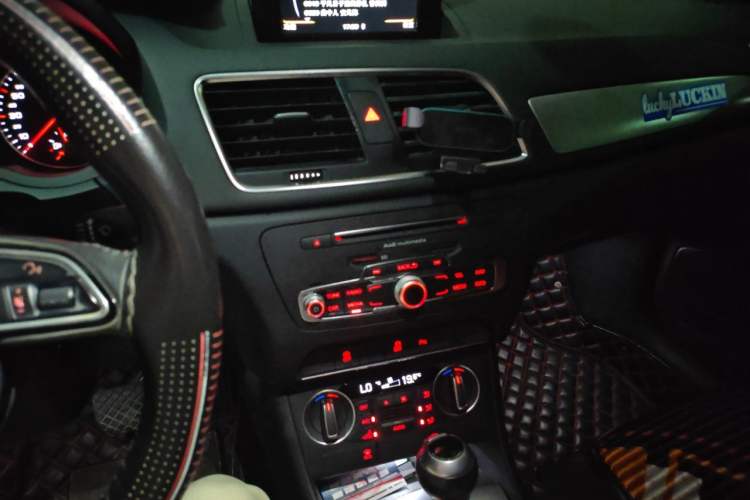 Used Audi Q3 2018 30th Anniversary Edition 30 TFSI Fashion Model Audio And AC Panel