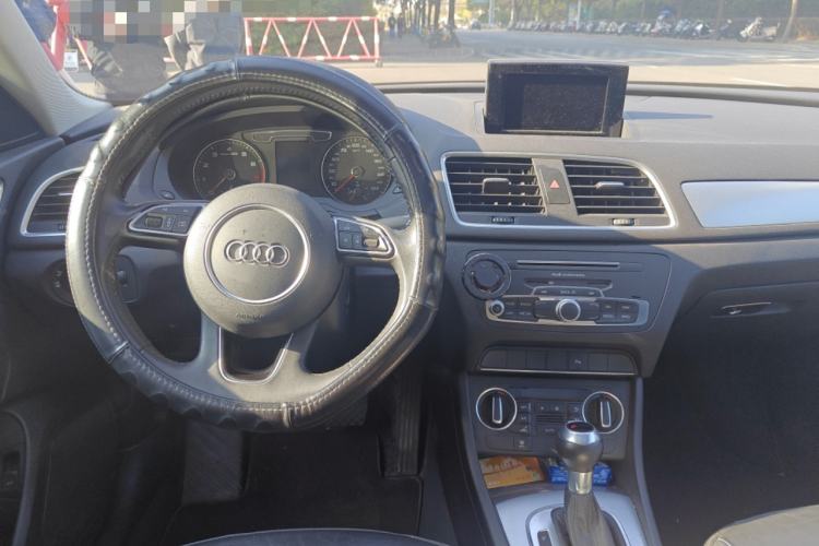 Used Audi Q3 2018 30th Anniversary Edition 30 TFSI Fashion Model Center Console
