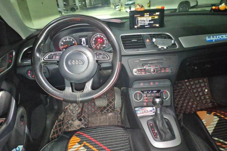 Used Audi Q3 2018 30th Anniversary Edition 30 TFSI Fashion Model Center Console