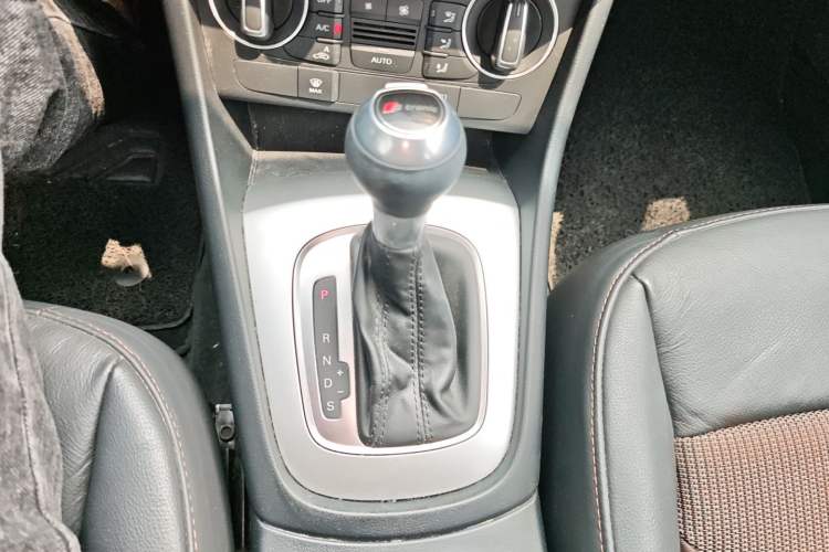 Used Audi Q3 2018 30th Anniversary Edition 30 TFSI Fashion Model Gear Lever