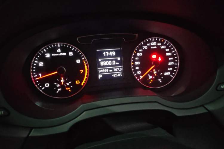 Used Audi Q3 2018 30th Anniversary Edition 30 TFSI Fashion Model Odometer Close Up