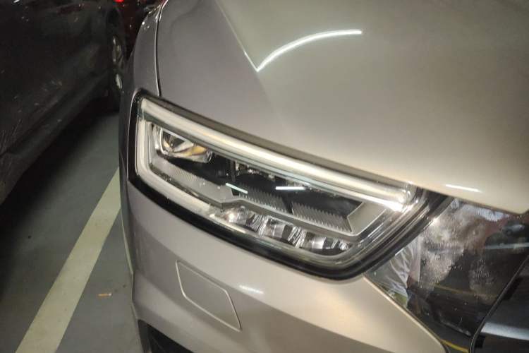 Used Audi Q3 2018 30th Anniversary Edition 30 TFSI Fashion Model Right Front Headlight