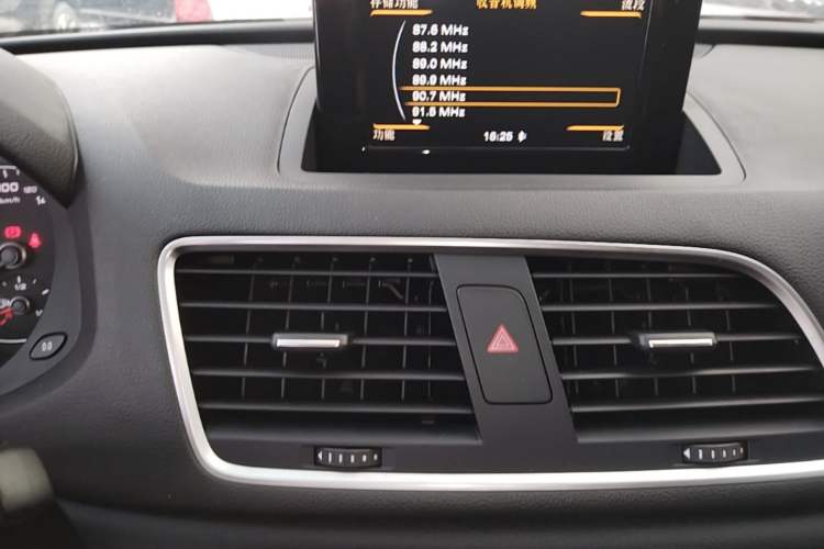 Used Audi Q3 2018 30th Anniversary Edition 30 TFSI Fashion Model Audio And AC Panel