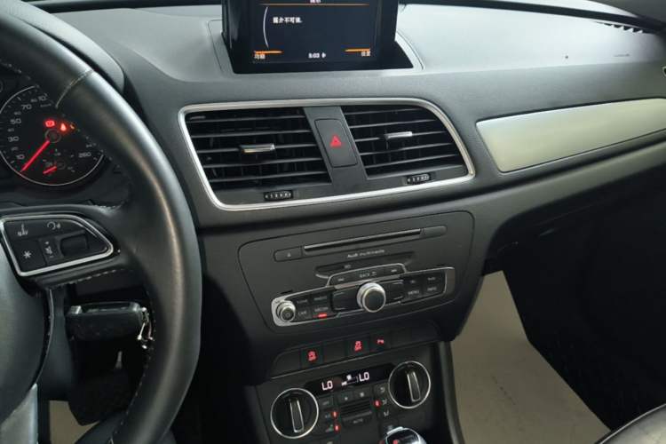 Used Audi Q3 2018 30th Anniversary Edition 35 TFSI Fashion Model Audio And AC Panel