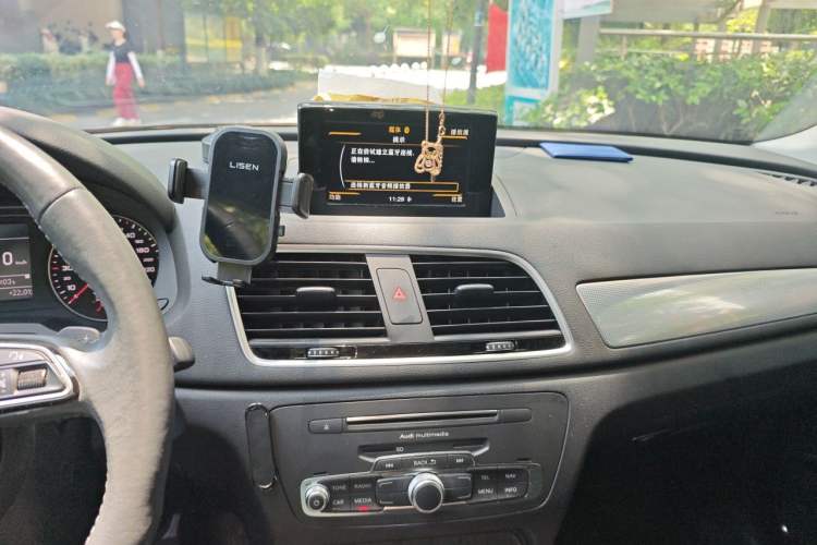 Used Audi Q3 2018 30th Anniversary Edition 30 TFSI Style Model Audio And AC Panel