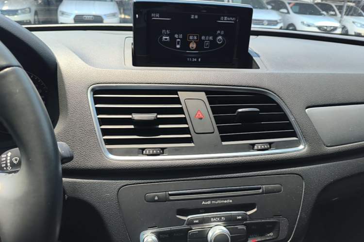 Used Audi Q3 2018 30 TFSI Fashion Edition Collector's Version Audio And AC Panel