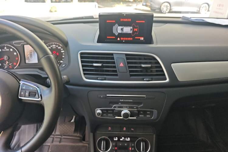 Used Audi Q3 2018 30th Anniversary Edition 30 TFSI Fashion Model Audio And AC Panel