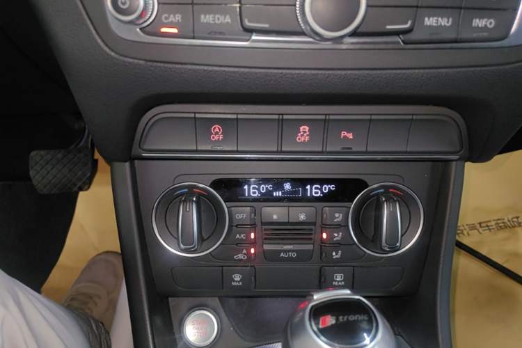 Used Audi Q3 2018 30th Anniversary Edition 30 TFSI Style Model Audio And AC Panel