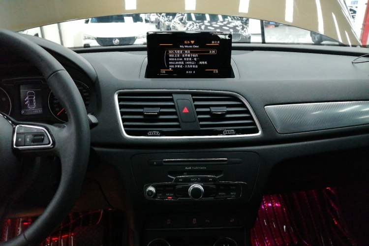 Used Audi Q3 2018 30th Anniversary Edition 35 TFSI Sport Model Audio And AC Panel