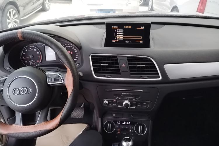 Used Audi Q3 2018 30th Anniversary Edition 30 TFSI Fashion Model Center Console