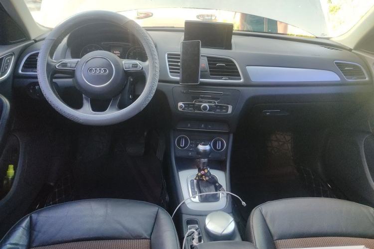 Used Audi Q3 2018 30th Anniversary Edition 35 TFSI Fashion Model Center Console