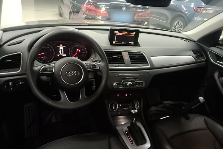 Used Audi Q3 2018 30th Anniversary Edition 30 TFSI Fashion Model Center Console