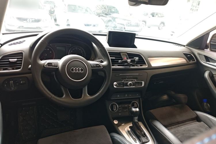 Used Audi Q3 2018 30th Anniversary Edition 35 TFSI Sport Model Center Console