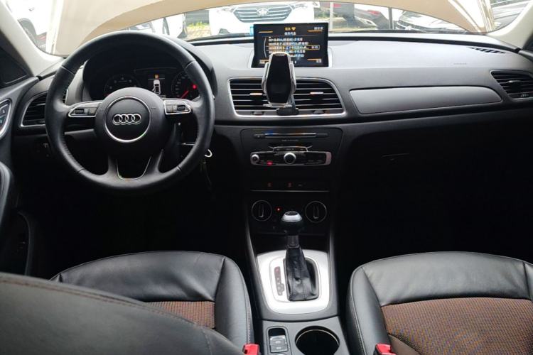 Used Audi Q3 2018 30th Anniversary Edition 35 TFSI Fashion Model Center Console