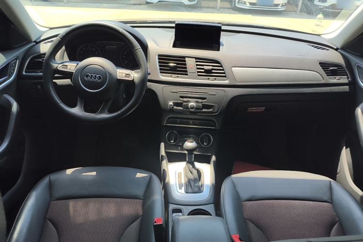 Used Audi Q3 2018 30 TFSI Fashion Edition Collector's Version Center Console
