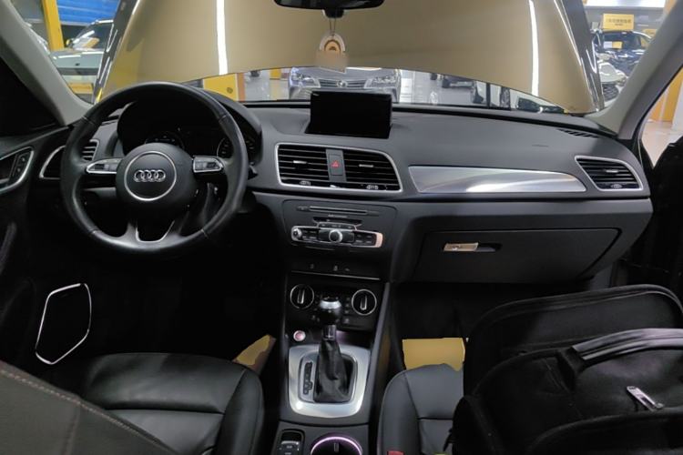 Used Audi Q3 2018 30th Anniversary Edition 30 TFSI Style Model Center Console
