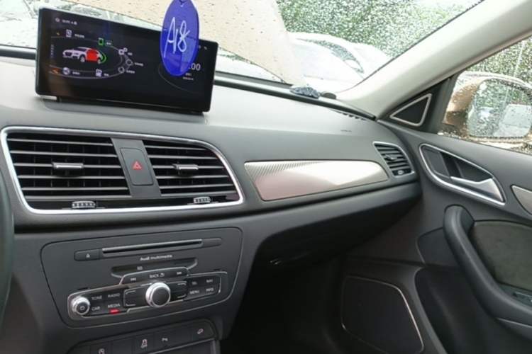 Used Audi Q3 2018 30th Anniversary Edition 35 TFSI Sport Model Center Console