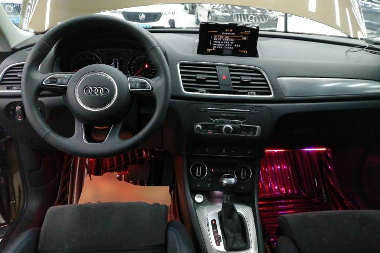 Used Audi Q3 2018 30th Anniversary Edition 35 TFSI Sport Model Center Console