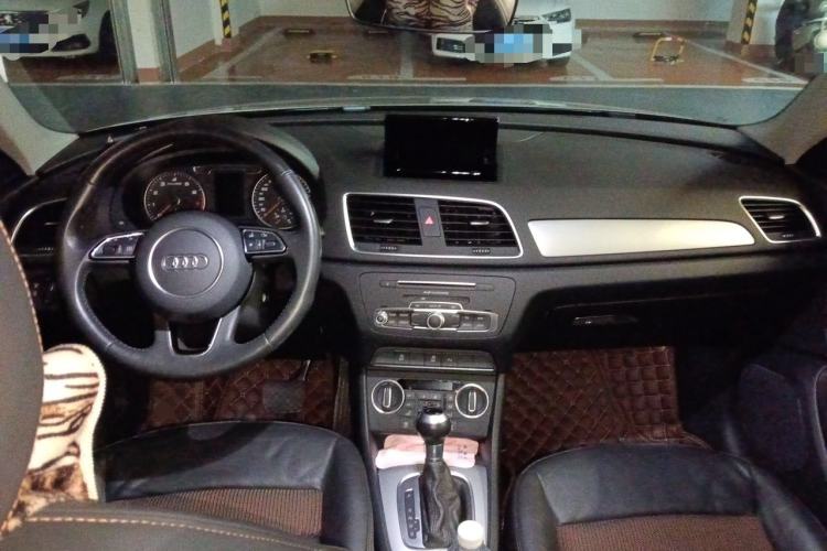 Used Audi Q3 2018 30th Anniversary Edition 30 TFSI Fashion Model Center Console
