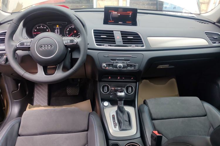Used Audi Q3 2018 30th Anniversary Edition 35 TFSI Sport Model Center Console