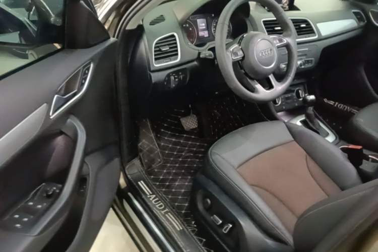 Used Audi Q3 2018 30 TFSI Fashion Edition Collector's Version Driver Seat