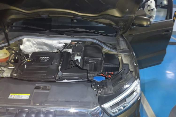 Used Audi Q3 2018 30th Anniversary Edition 30 TFSI Fashion Model Engine Bay Left
