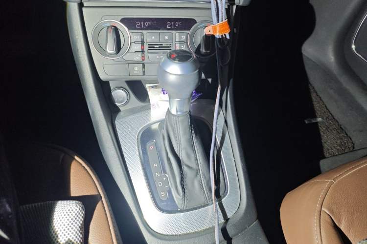 Used Audi Q3 2018 30 TFSI Fashion Edition Collector's Model Gear Lever