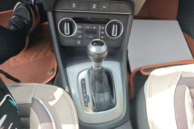 Used Audi Q3 2018 30th Anniversary Edition 30 TFSI Fashion Model Gear Lever