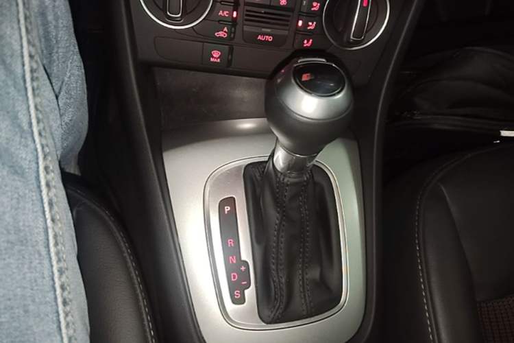 Used Audi Q3 2018 30th Anniversary Edition 30 TFSI Fashion Model Gear Lever