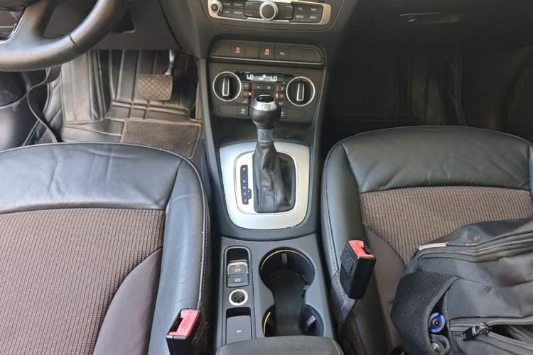 Used Audi Q3 2018 30th Anniversary Edition 30 TFSI Fashion Model Gear Lever