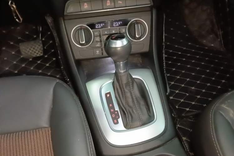 Used Audi Q3 2018 30 TFSI Fashion Edition Collector's Version Gear Lever