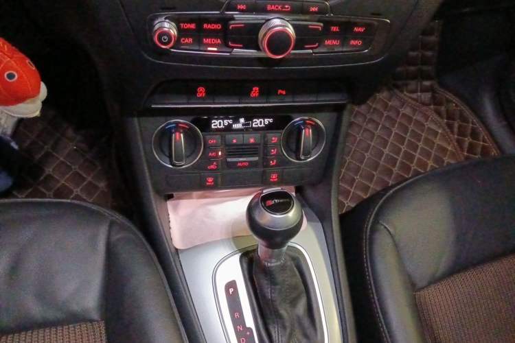 Used Audi Q3 2018 30th Anniversary Edition 30 TFSI Fashion Model Gear Lever
